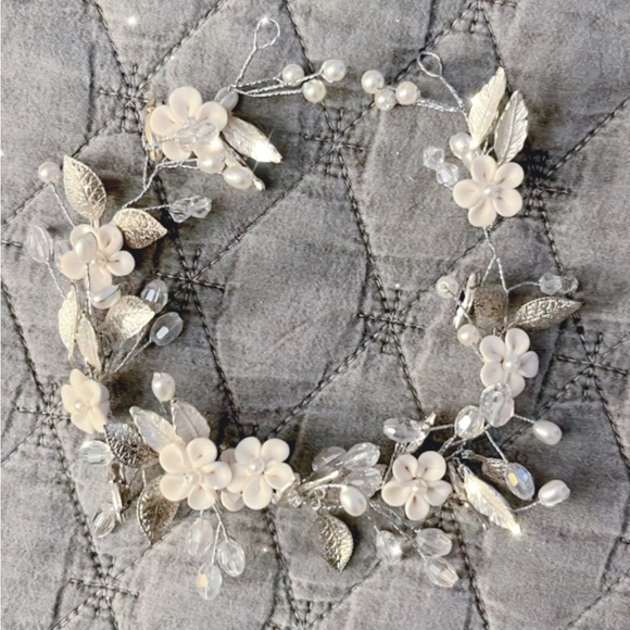 Beautiful Hairpiece - Picture 4 of 4